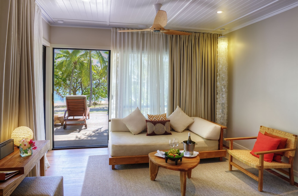 Beachfront Villa - Photo 5
