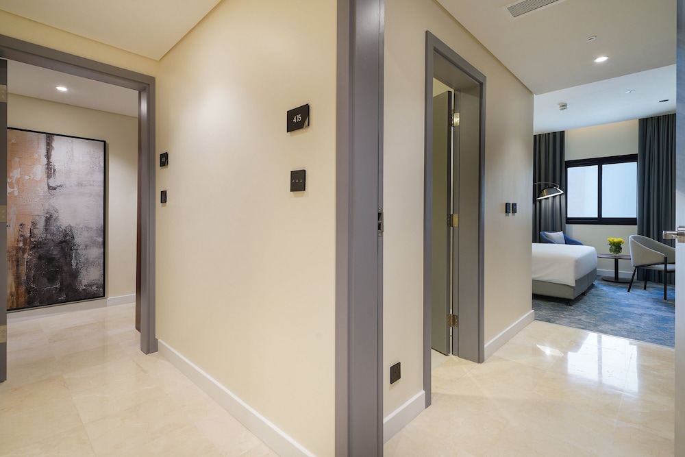 Family Room, Connecting Rooms