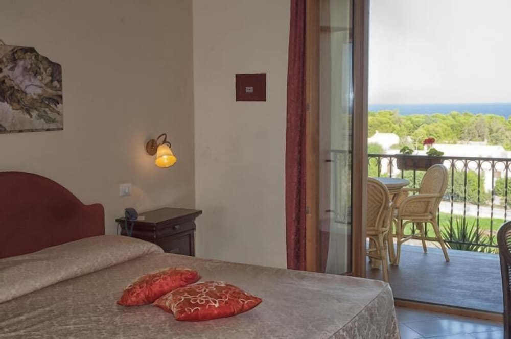 Standard Double or Twin Room, Sea View - Photo 8