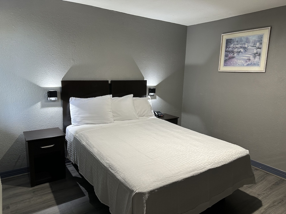 Suite, 1 Queen Bed, Non Smoking, Kitchen - Photo 8