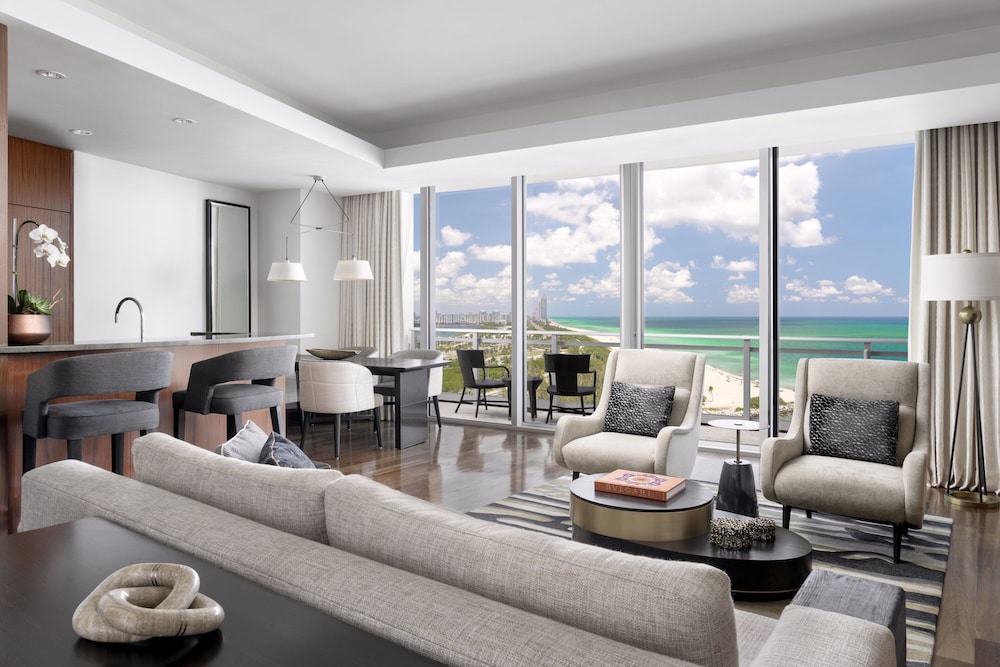 Suite, 2 Bedrooms, Non Smoking, Ocean View (Balcony), 1 King and 2 Queens