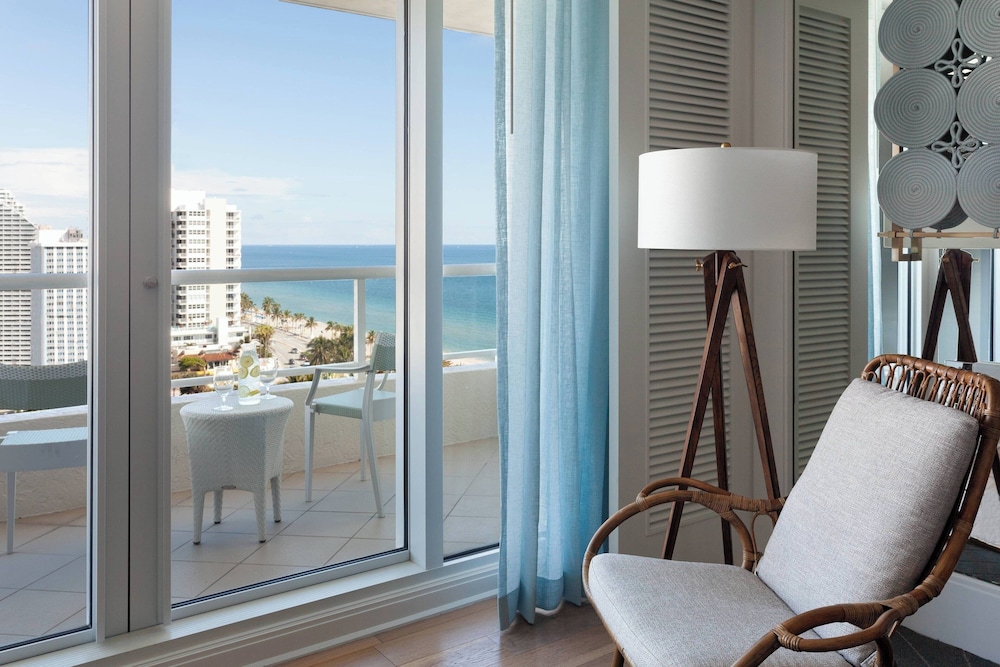 Room, 2 Queen Beds, Partial Ocean View - Photo 2