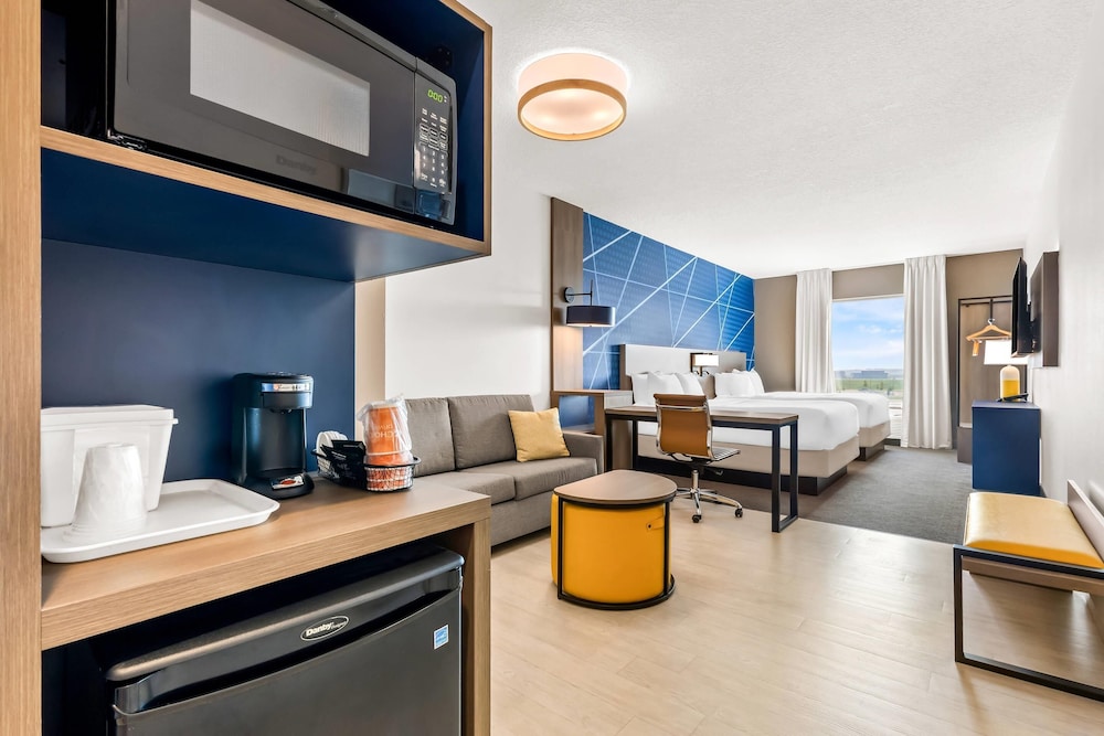 Suite, Multiple Beds, Non Smoking - Photo 1