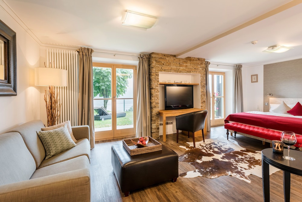 Junior Suite, 1 Bedroom, Lake View - Photo 1