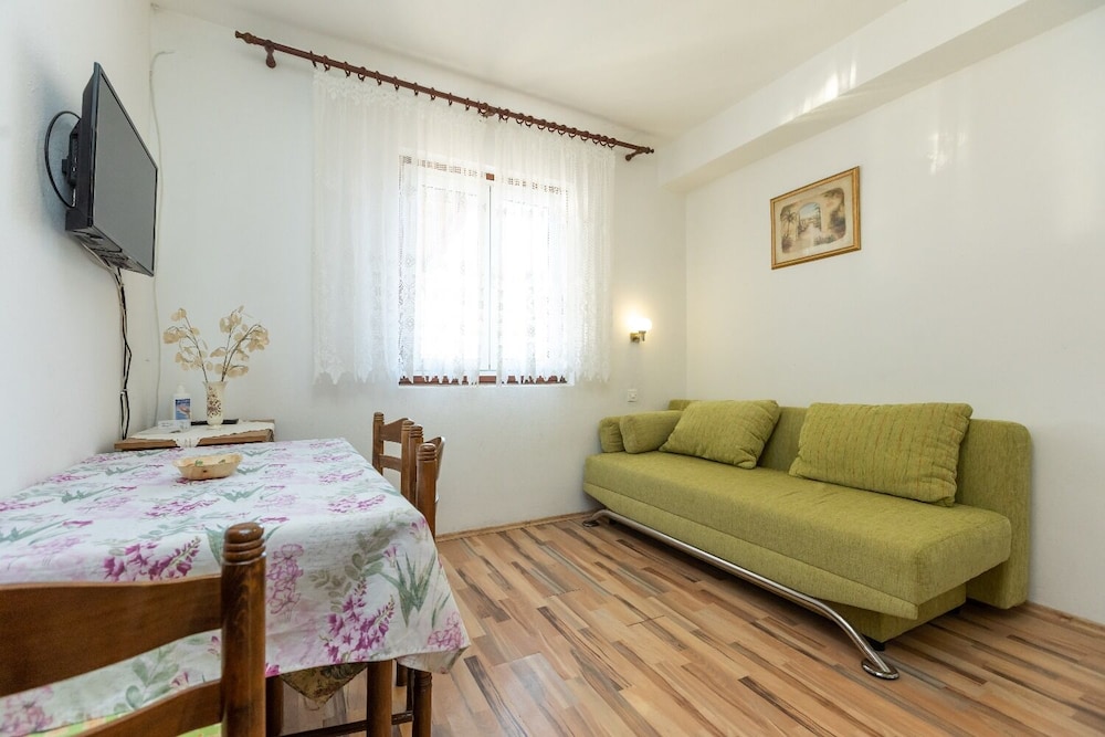 Apartment (Vesna - 100 m from sea - A2(2+1))