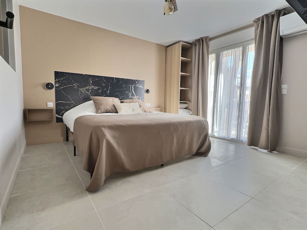 2-bedroom apartment with cinema screen