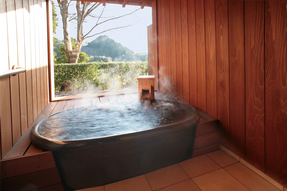 Japanese-Style Room with Shigarakiyaki-Bath - Photo 2