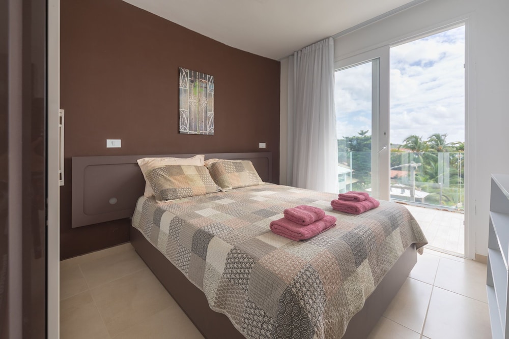 Exclusive Loft, Partial Ocean View (404)