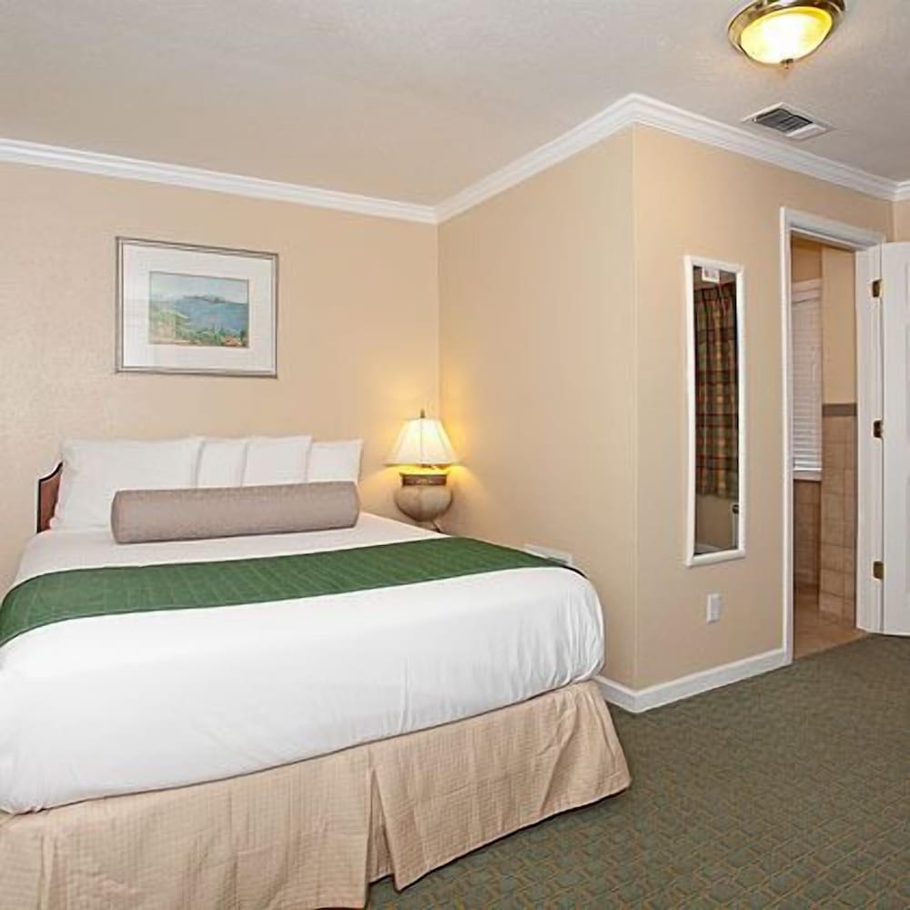 Standard Room, 1 Queen Bed, Non Smoking - Photo 2