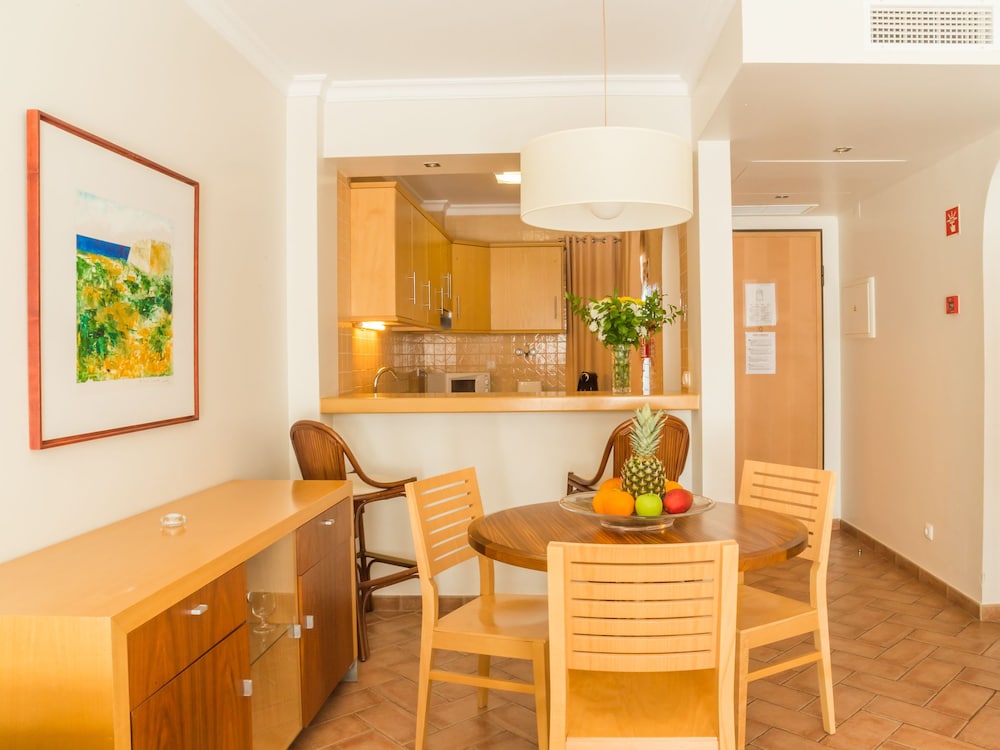 Standard Apartment, 2 Bedrooms, Balcony, Partial Ocean View photo 3