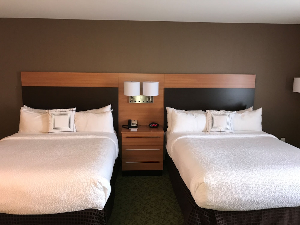 Studio, 2 Queen Beds (Mobility/Hearing Accessible, Tub)