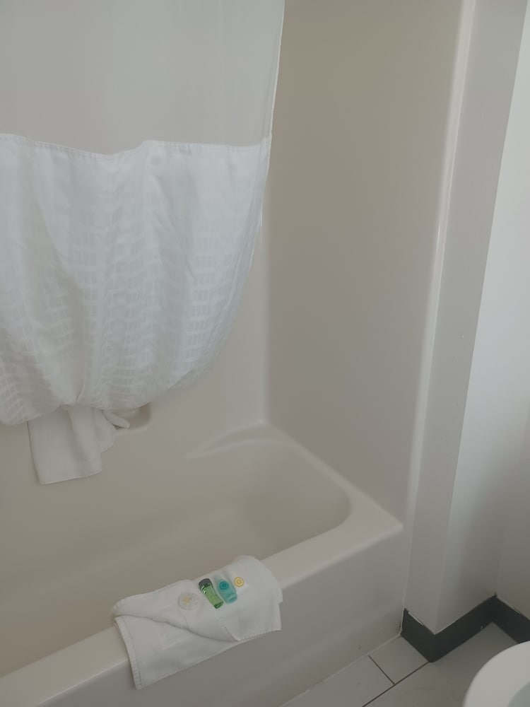 Standard Room, 1 King Bed, Non Smoking - Photo 9