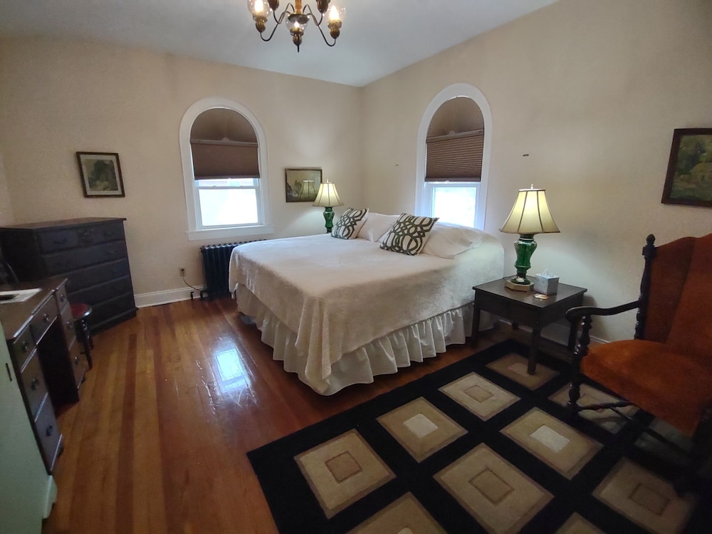 Irish Room with 1 King or 2 Twin Beds photo 1
