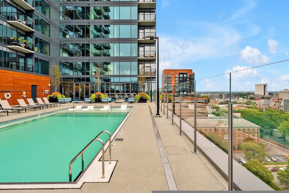 High-Rise Apt Raleigh Free Parking & Sunset View 2, Bilde 55