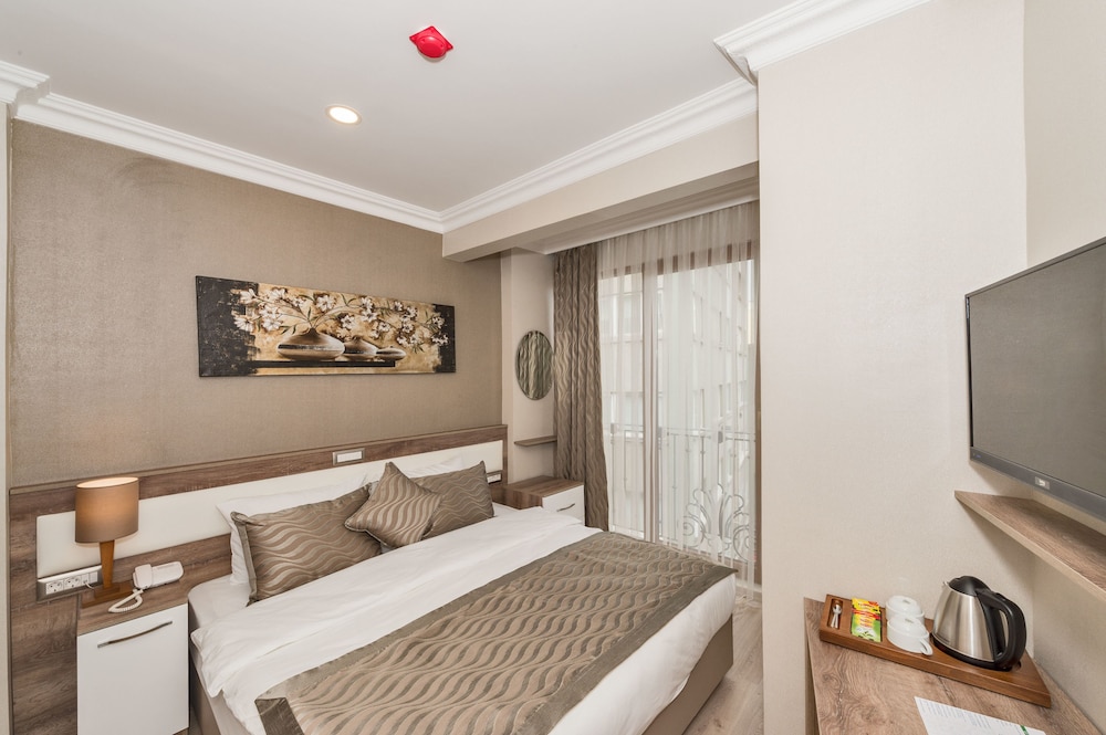 Standard Double or Twin Room, City View photo 1