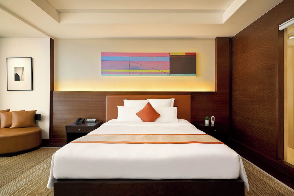 Deluxe Room, Business Lounge Access
