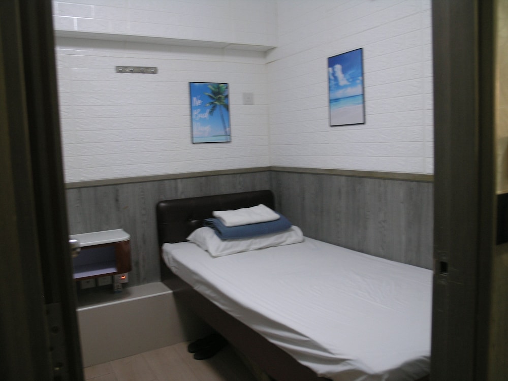 Basic Single Room (No Window)