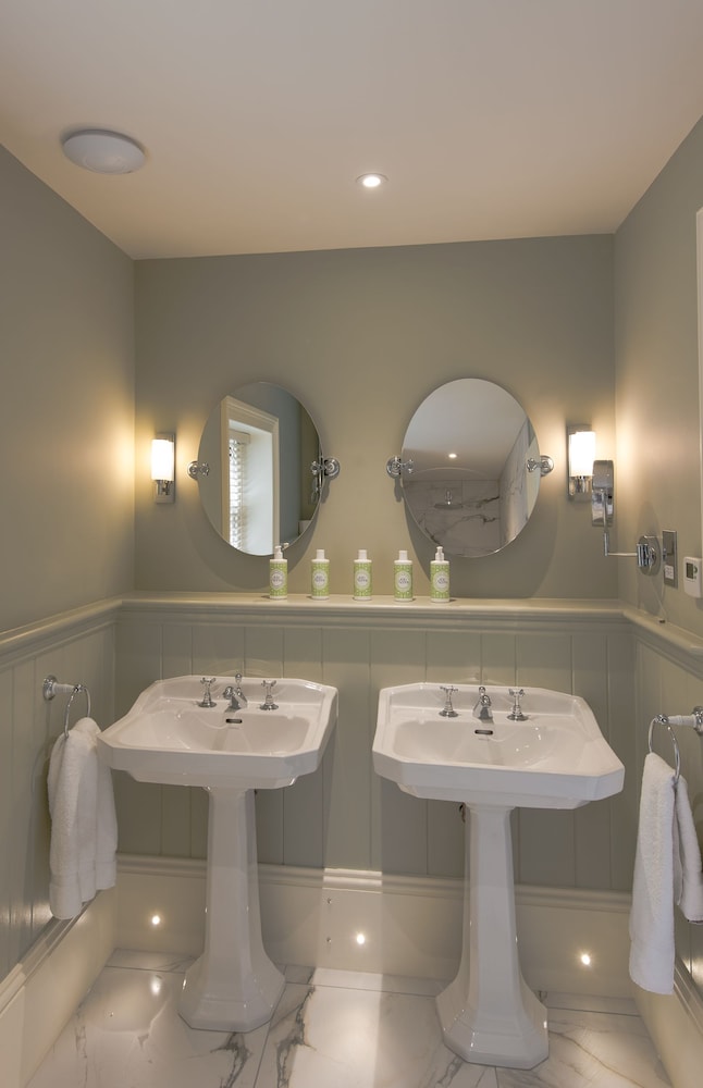 Double Room (Bedroom 12 Sussex Suite) photo 3