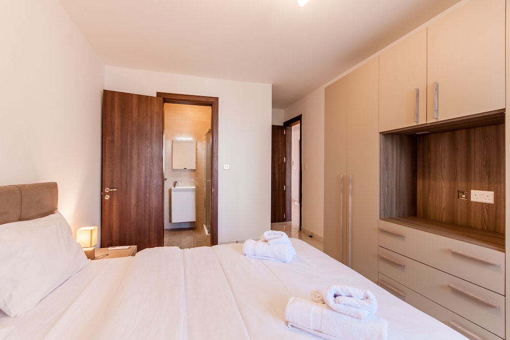 Family Apartment, 2 Bedrooms, 2 Bathrooms (Modern Apart Heart of Sliema V1)