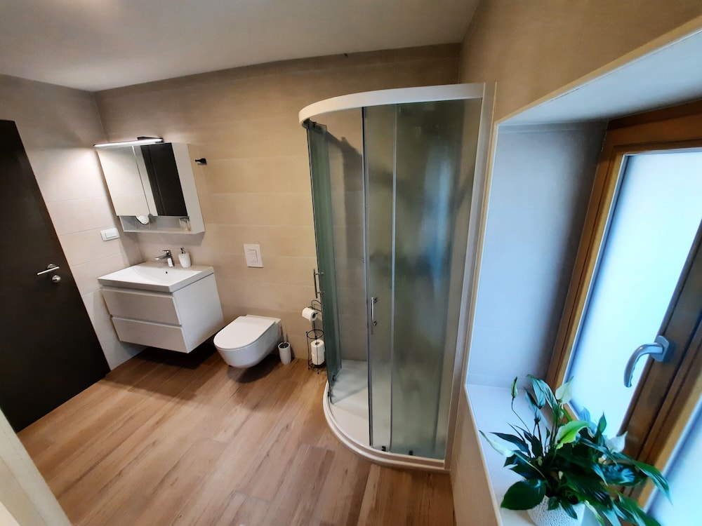 Luxury Studio Suite, Hill View photo 2