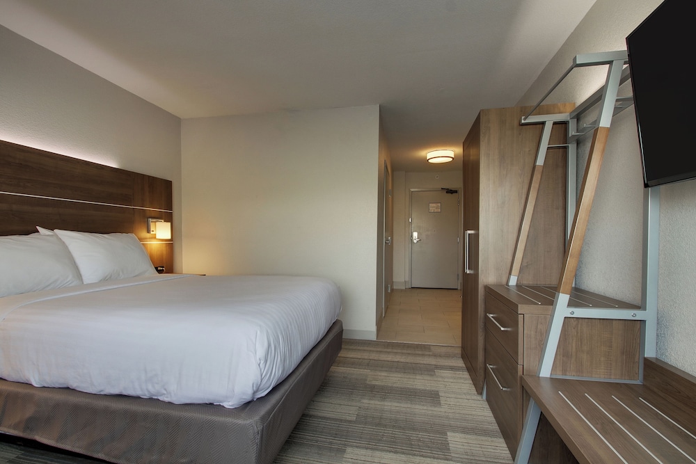 Room, 1 Queen Bed, Accessible (Communications/Mobility Accessible) - Photo 4