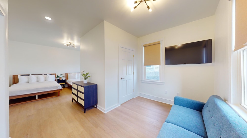 Two Bedroom Queen Suite photo 1
