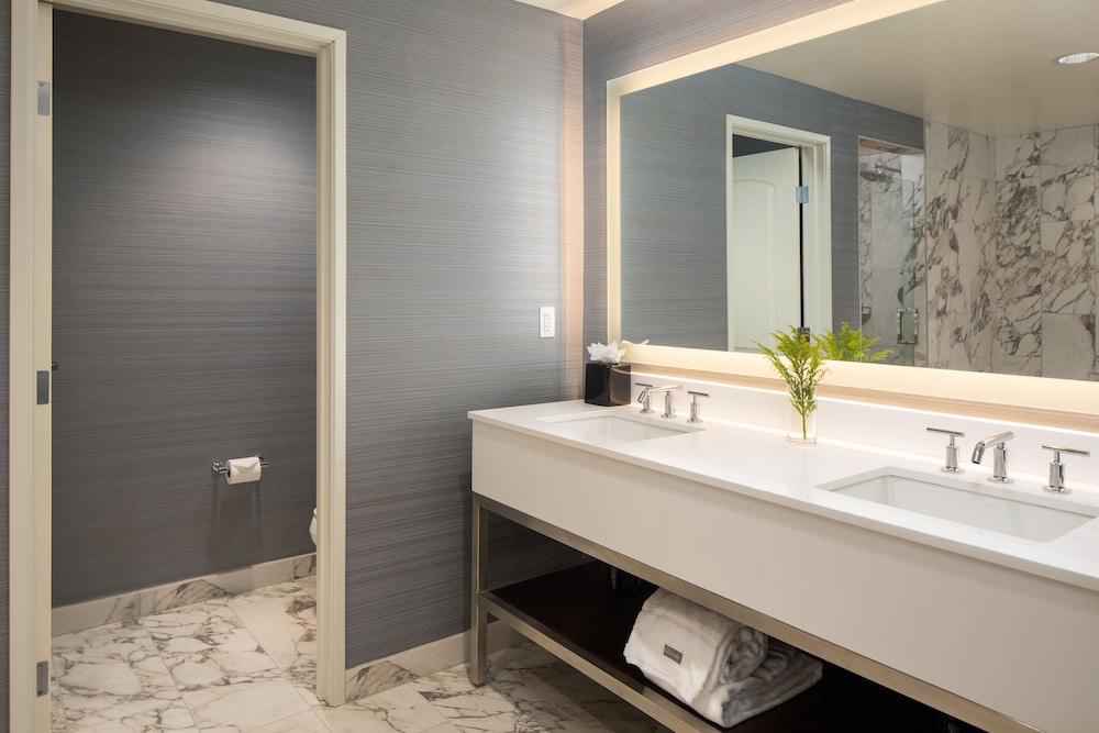 Traditional Room, Multiple Beds, Balcony (Mobility Accessible, Roll-In Shower) photo 2
