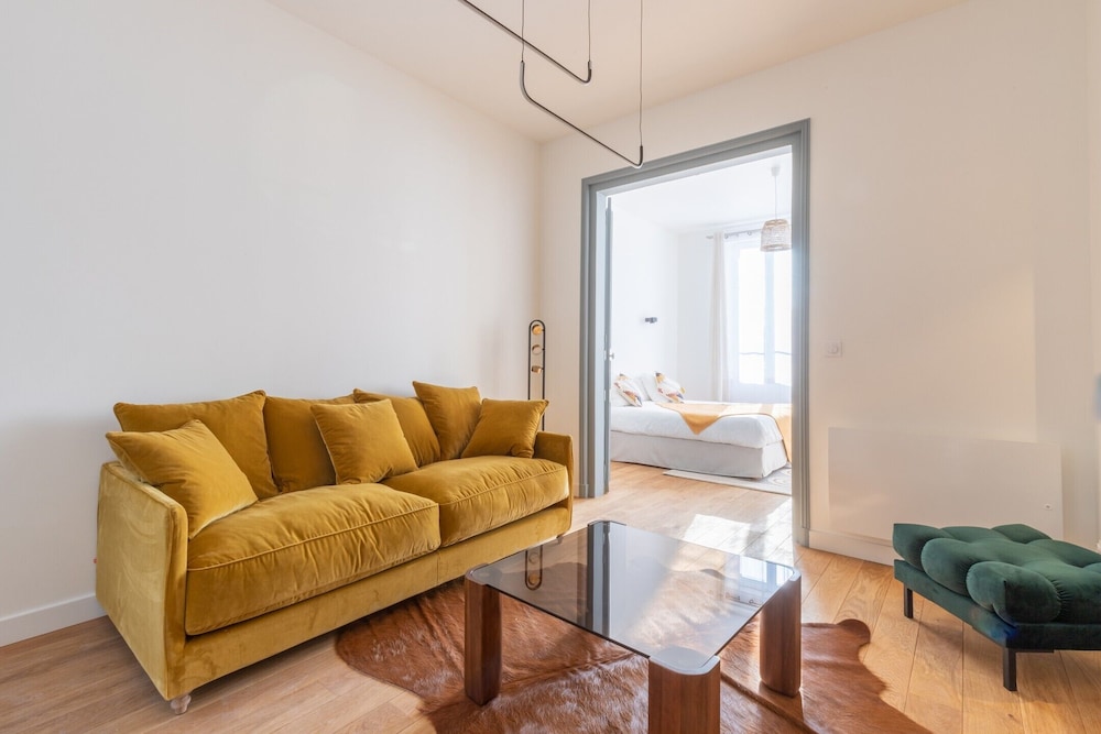 Classic Apartment, City View