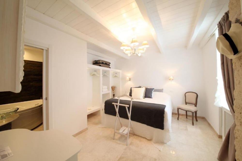Comfort Suite, Jetted Tub photo 1