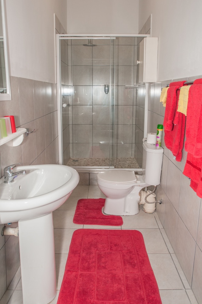 Two private rooms / Separate shower photo 2