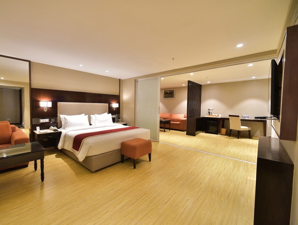 Suite, 1 Double Bed - Photo 4