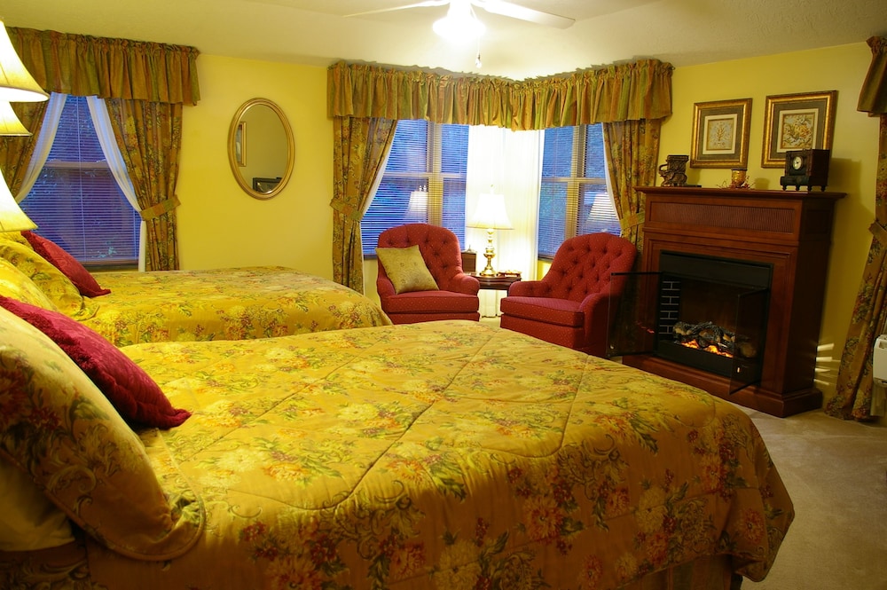 Superior Double Room, Private Bathroom (Pinehurst Guest Room) photo 2