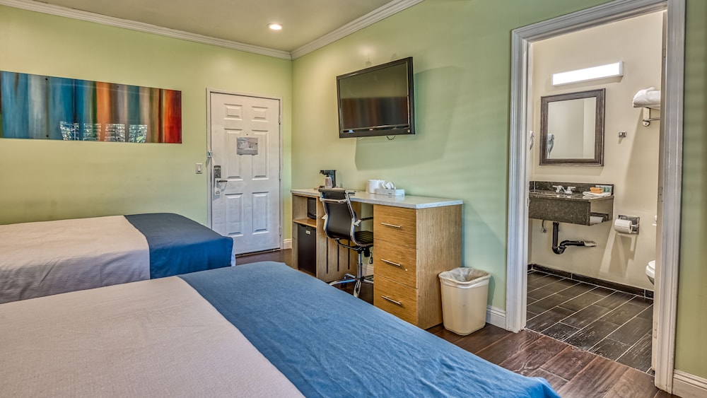 Standard Room, 2 Queen Beds photo 1