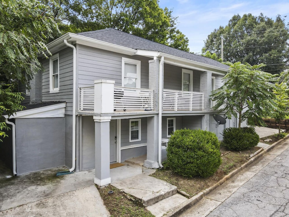 Bsmt Suite Near Stadium w Parking Coffee BBQ AC, Billede 11