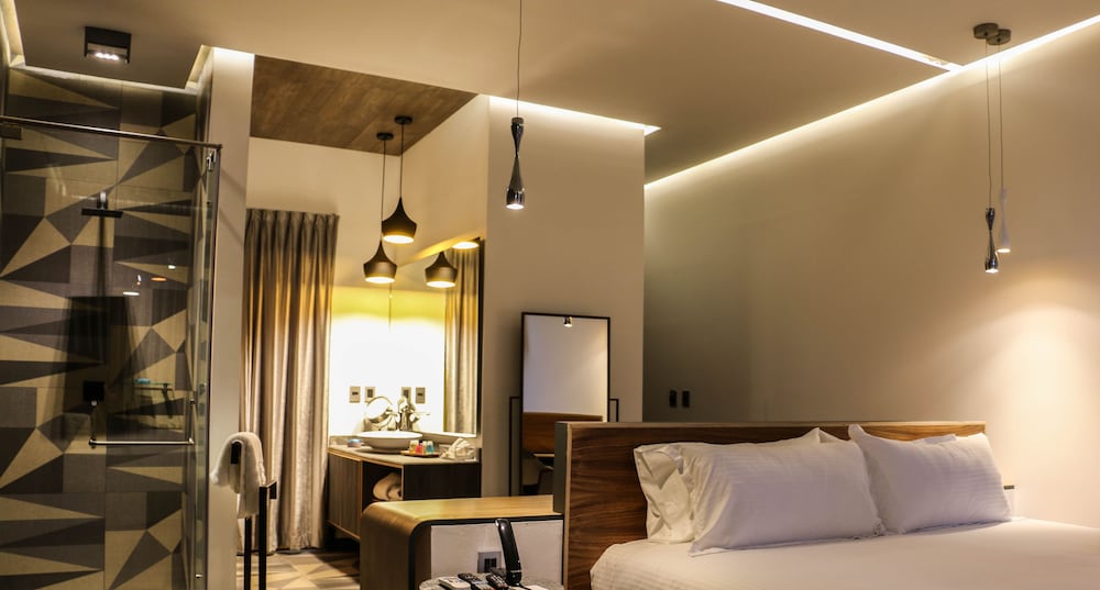 Suite - Photo 15