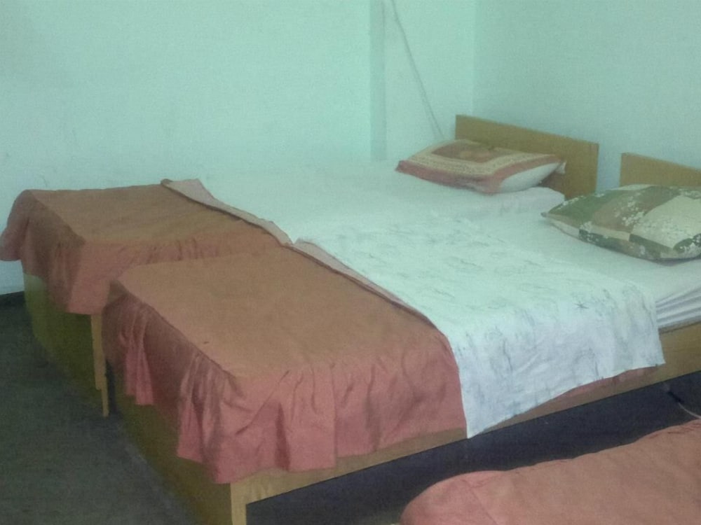 Shared Dormitory, Shared Bathroom