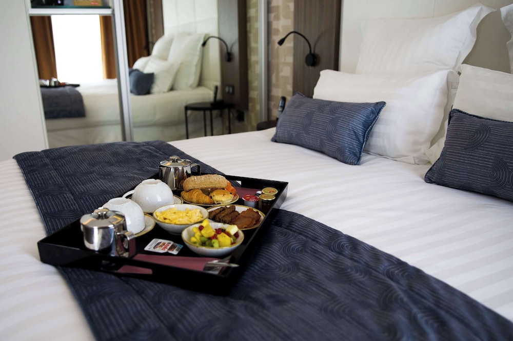 Exclusive Room, 1 King Bed, Non Smoking - Photo 2