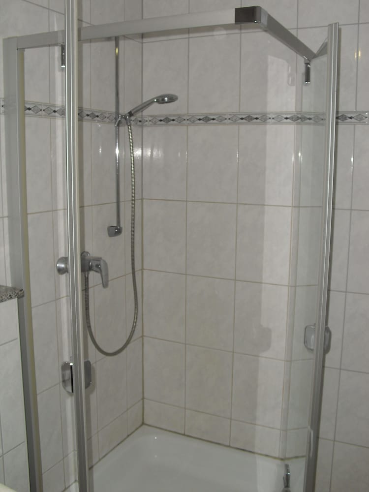 Basic Apartment (Zimmer 6) photo 2