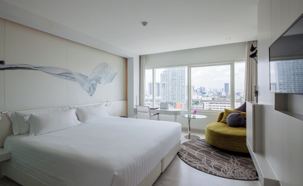 Superior Room, 1 King Bed, City View