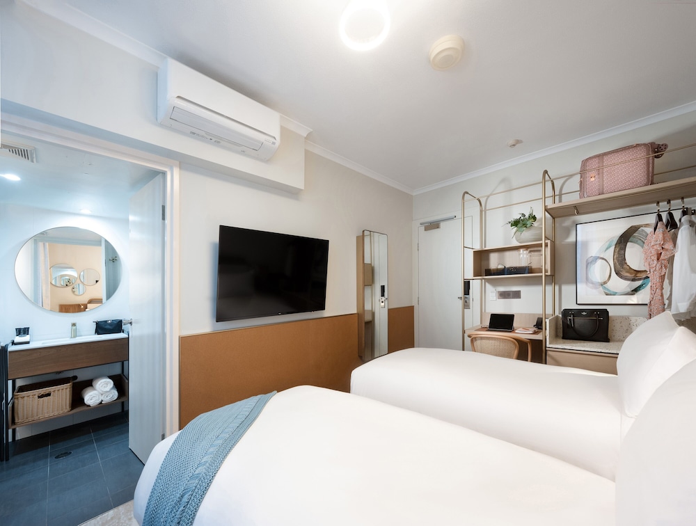 Room (Hotel) photo 1