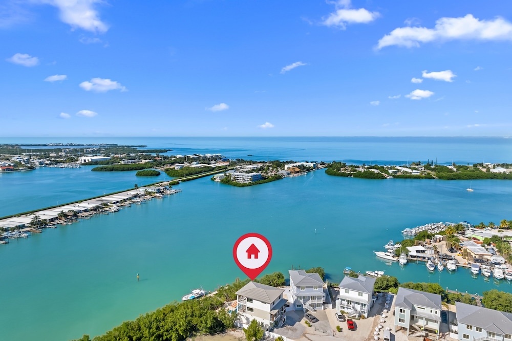 Luxury Seaside Escape ~ Heated Pool w Jacuzzi ~ Elevator ~ Dock ~ Scenic Views, Billede 88