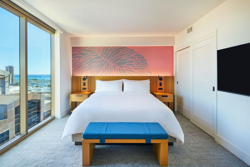 Grand Room, 1 King Bed, Ocean View - Photo 1