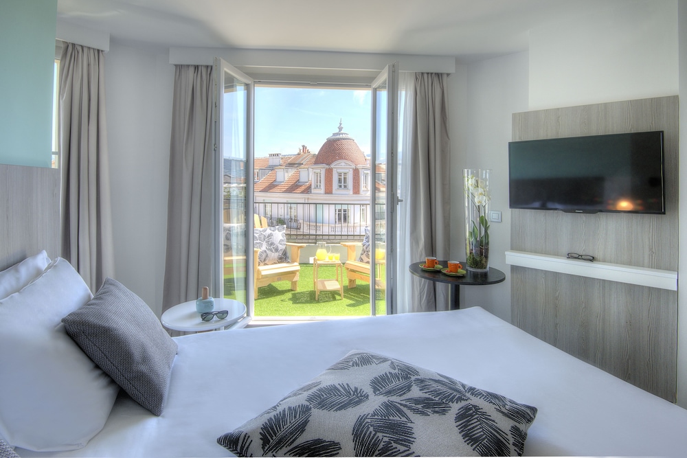 Room, 1 Double Bed, Terrace, City View