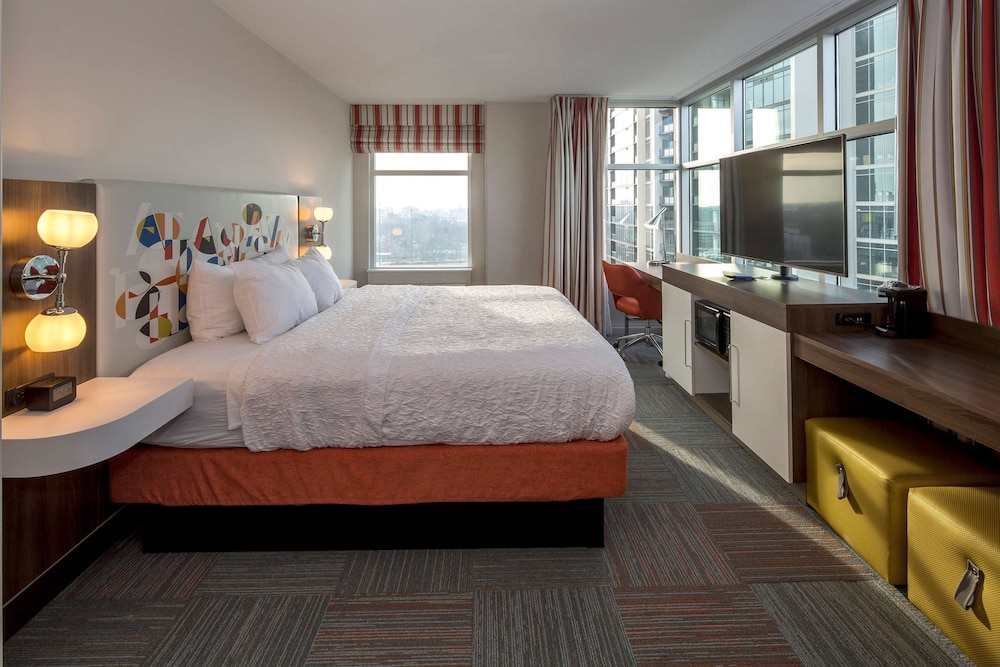 Room, 1 King Bed, Accessible (Hearing) - Photo 3
