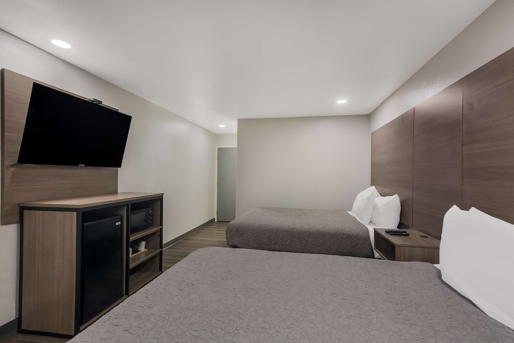Room, 2 Queen Beds, Non Smoking - Photo 3