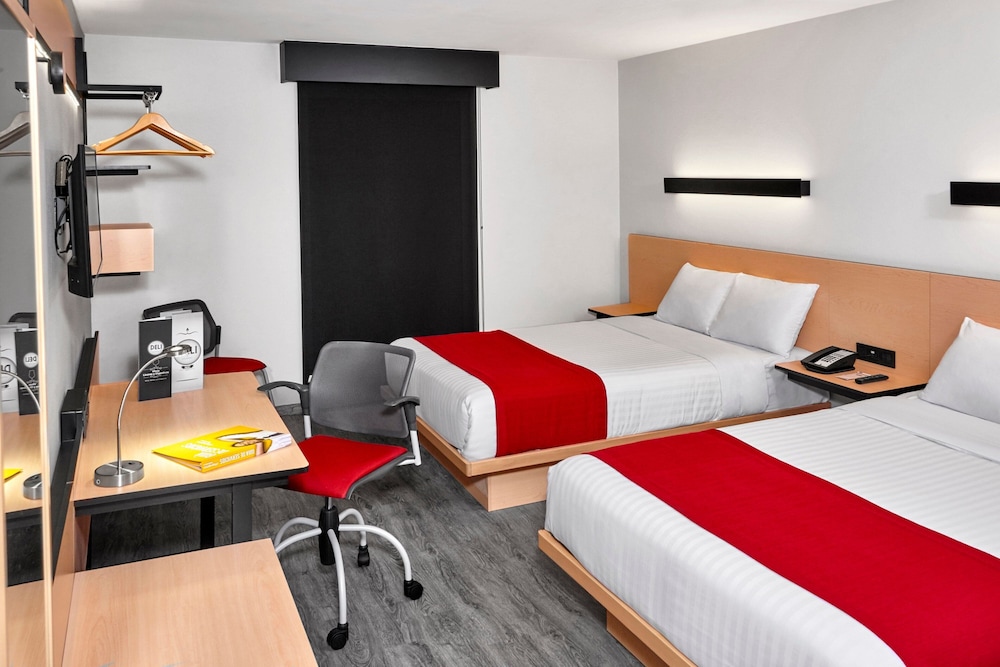 Room, 2 Double Beds - Photo 4
