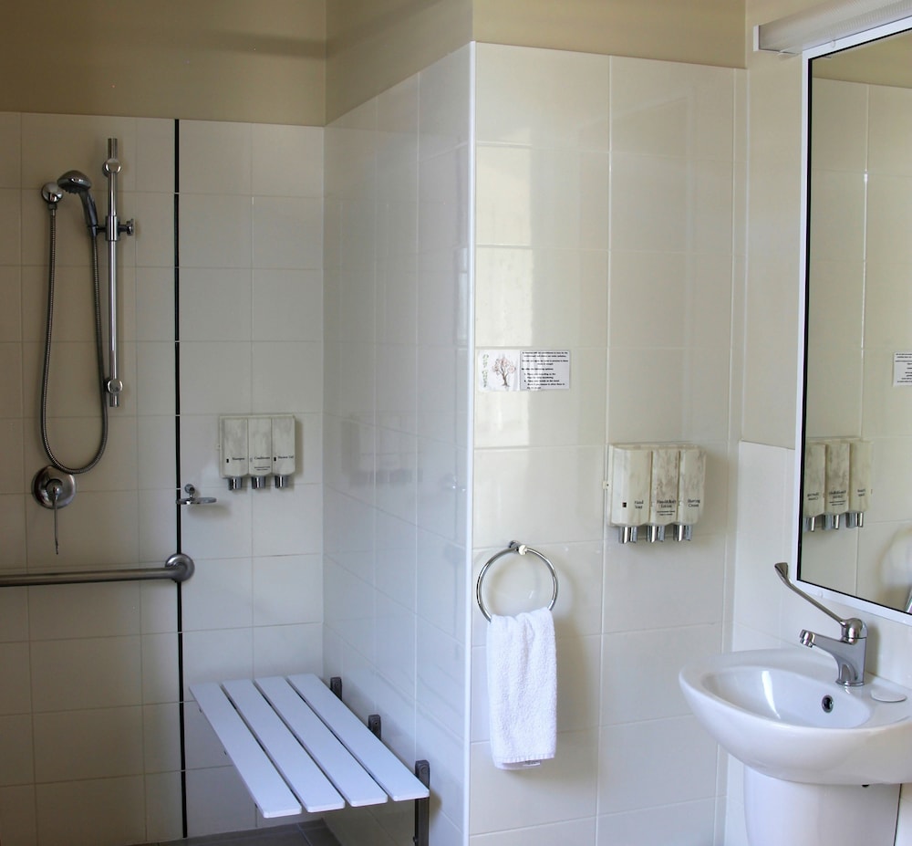 Room, Mobility Accessible photo 3