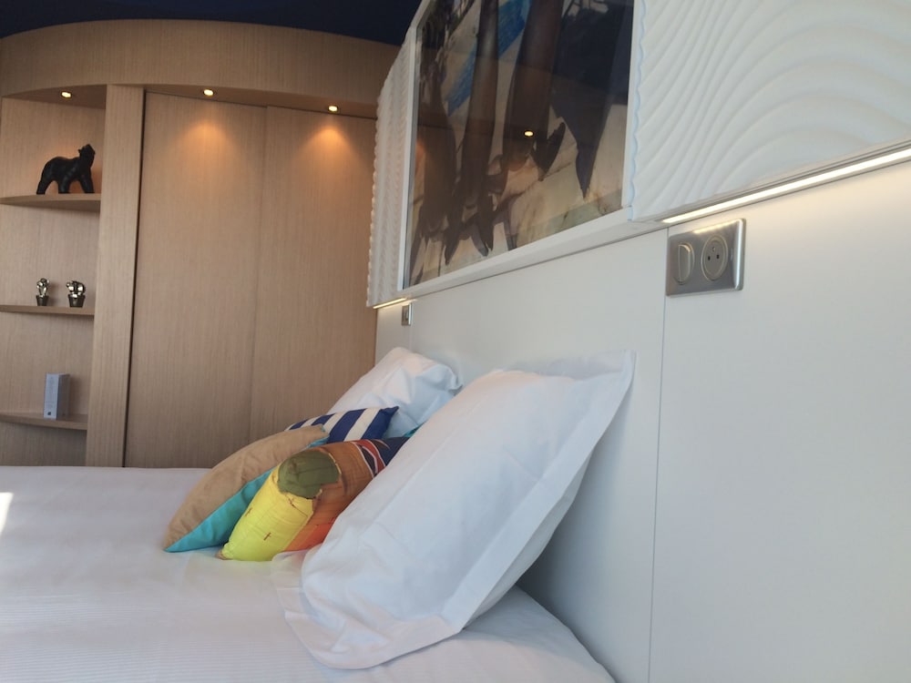 Triple Room, Sea Facing photo 2