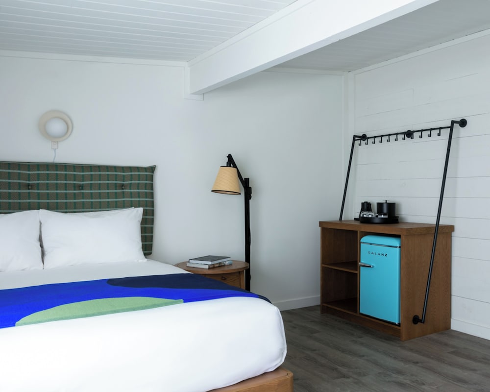 Room, 1 Queen Bed (Cozy) - Photo 3