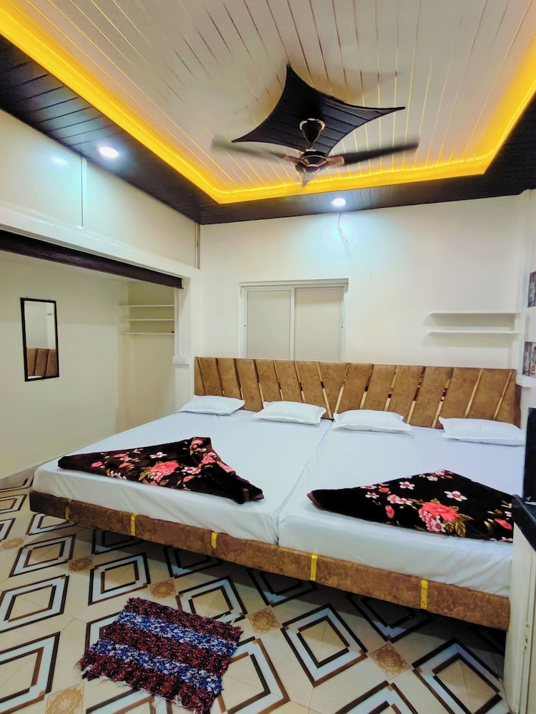 Super Deluxe AC Room
